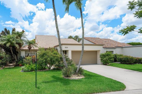 House in Boynton Beach, Florida 3 bedrooms, 176.24 sq.m. № 2181058 - photo 2