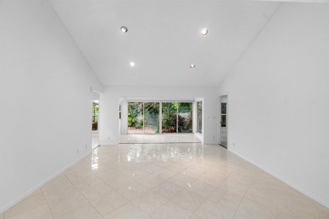 House in Boynton Beach, Florida 3 bedrooms, 176.24 sq.m. № 2181058 - photo 17