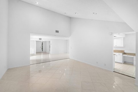 House in Boynton Beach, Florida 3 bedrooms, 176.24 sq.m. № 2181058 - photo 19