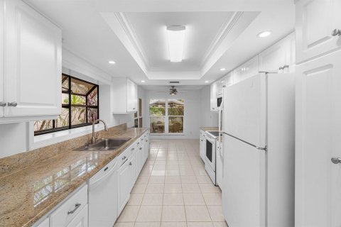 House in Boynton Beach, Florida 3 bedrooms, 176.24 sq.m. № 2181058 - photo 7