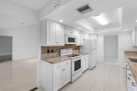 House in Boynton Beach, Florida 3 bedrooms, 176.24 sq.m. № 2181058 - photo 11