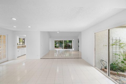 House in Boynton Beach, Florida 3 bedrooms, 176.24 sq.m. № 2181058 - photo 13