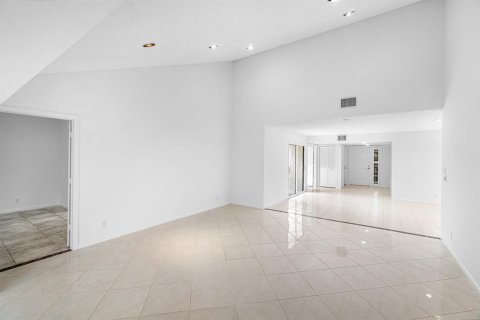 House in Boynton Beach, Florida 3 bedrooms, 176.24 sq.m. № 2181058 - photo 18