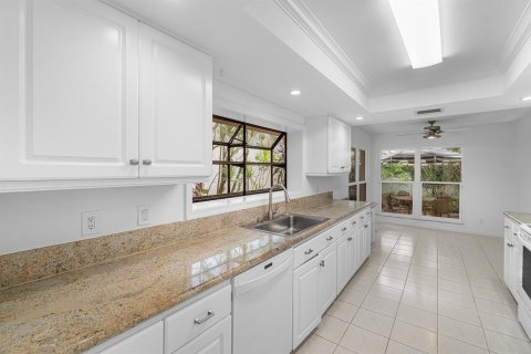 House in Boynton Beach, Florida 3 bedrooms, 176.24 sq.m. № 2181058 - photo 8