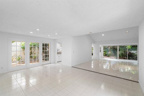 House in Boynton Beach, Florida 3 bedrooms, 176.24 sq.m. № 2181058 - photo 12
