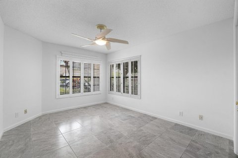 House in Boynton Beach, Florida 3 bedrooms, 176.24 sq.m. № 2181058 - photo 26