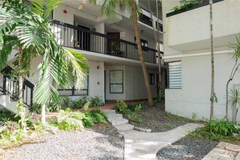 Condo in Coral Gables, Florida, 2 bedrooms  № 1973922 - photo 20