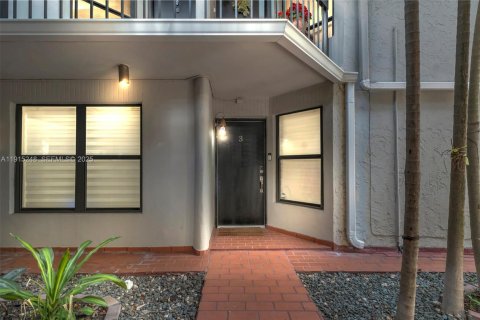 Condo in Coral Gables, Florida, 2 bedrooms  № 1973922 - photo 18