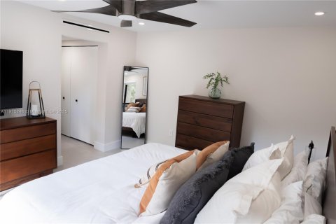 Condo in Coral Gables, Florida, 2 bedrooms  № 1973922 - photo 8