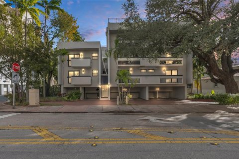 Condo in Coral Gables, Florida, 2 bedrooms  № 1973922 - photo 17