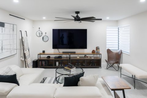 Condo in Coral Gables, Florida, 2 bedrooms  № 1973922 - photo 6