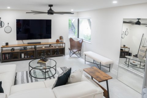 Condo in Coral Gables, Florida, 2 bedrooms  № 1973922 - photo 5