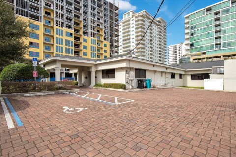 Commercial property in Orlando, Florida 711.82 sq.m. № 1519929 - photo 4