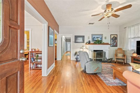 House in Tampa, Florida 3 bedrooms, 131.92 sq.m. № 1689925 - photo 6