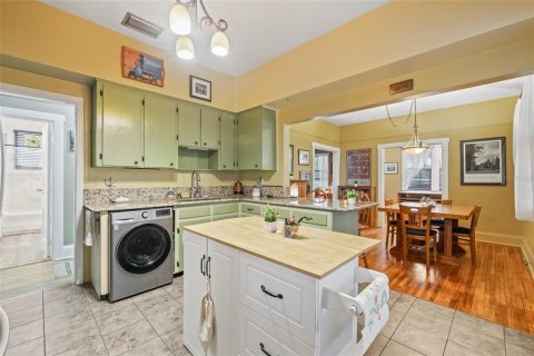 House in Tampa, Florida 3 bedrooms, 131.92 sq.m. № 1689925 - photo 17