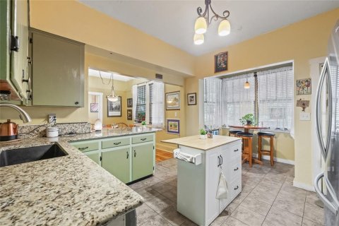 House in Tampa, Florida 3 bedrooms, 131.92 sq.m. № 1689925 - photo 13