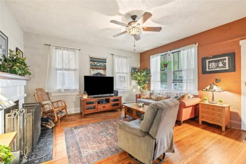 House in Tampa, Florida 3 bedrooms, 131.92 sq.m. № 1689925 - photo 5