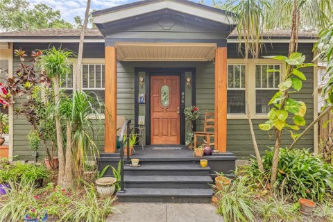 House in Tampa, Florida 3 bedrooms, 131.92 sq.m. № 1689925 - photo 1