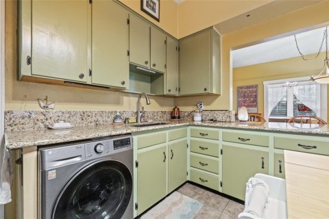 House in Tampa, Florida 3 bedrooms, 131.92 sq.m. № 1689925 - photo 12