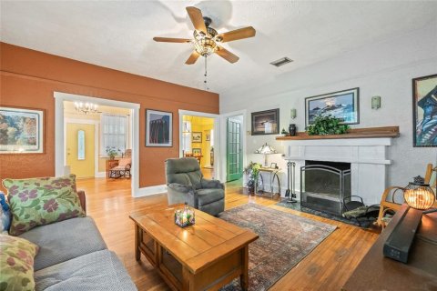 House in Tampa, Florida 3 bedrooms, 131.92 sq.m. № 1689925 - photo 4