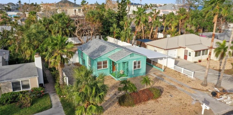 House in Saint Pete Beach, Florida 2 bedrooms, 74.79 sq.m. № 1550547