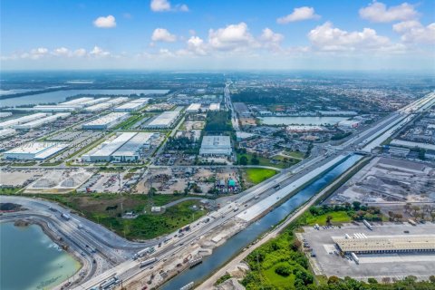 Commercial property in Hialeah Gardens, Florida № 1989305 - photo 15