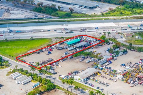 Commercial property in Hialeah Gardens, Florida № 1989305 - photo 24