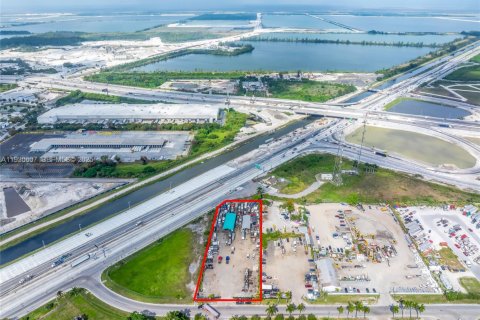 Commercial property in Hialeah Gardens, Florida № 1989305 - photo 21