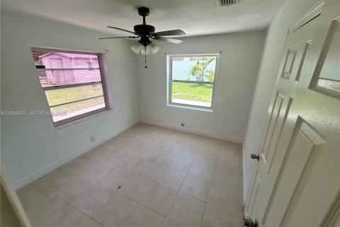 House in Miami, Florida 4 bedrooms, 133.22 sq.m. № 2351294 - photo 20