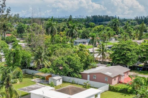 House in Miami, Florida 4 bedrooms, 133.22 sq.m. № 2351294 - photo 2