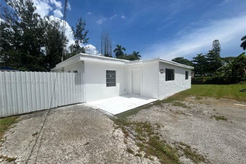 House in Miami, Florida 4 bedrooms, 133.22 sq.m. № 2351294 - photo 6