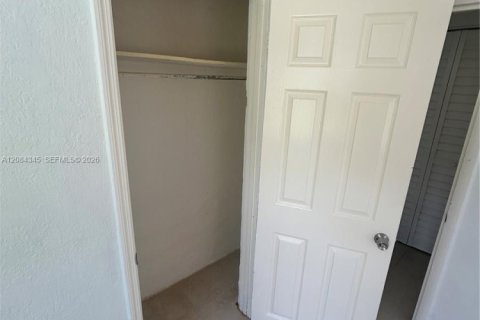 House in Miami, Florida 4 bedrooms, 133.22 sq.m. № 2351294 - photo 19
