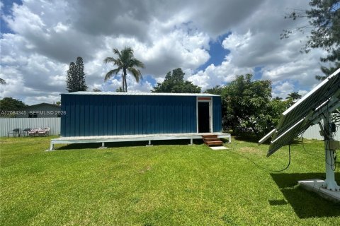 House in Miami, Florida 4 bedrooms, 133.22 sq.m. № 2351294 - photo 24