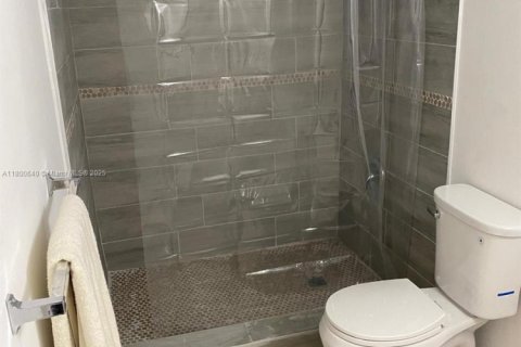 Condo in Hallandale Beach, Florida, 1 bedroom  № 1934228 - photo 9