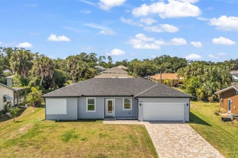 House in Port Charlotte, Florida 4 bedrooms, 151.99 sq.m. № 2100433 - photo 3