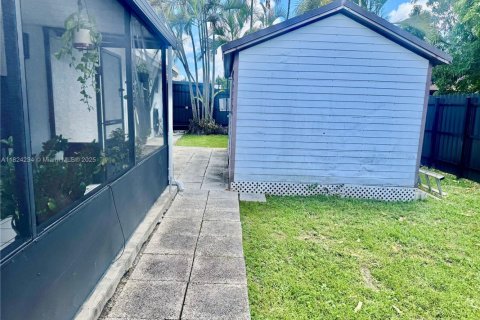 House in Miami, Florida 3 bedrooms, 114.36 sq.m. № 1791018 - photo 23