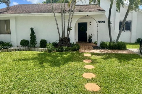 House in Miami, Florida 3 bedrooms, 114.36 sq.m. № 1791018 - photo 2