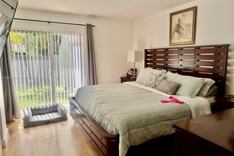 House in Miami, Florida 3 bedrooms, 114.36 sq.m. № 1791018 - photo 13