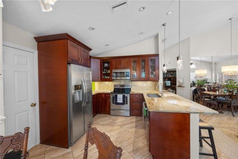 House in Sarasota, Florida 2 bedrooms, 135.08 sq.m. № 2147986 - photo 4