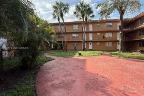 Copropriété à louer à Hialeah, Floride: 1 chambre, 54.16 m2 № 1971091 - photo 7
