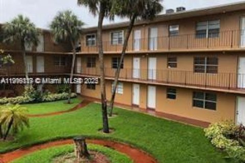 Copropriété à louer à Hialeah, Floride: 1 chambre, 54.16 m2 № 1971091 - photo 1