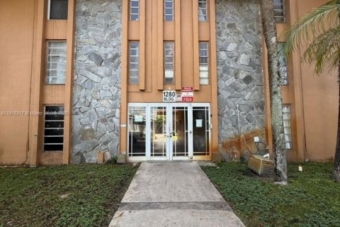 Copropriété à louer à Hialeah, Floride: 1 chambre, 54.16 m2 № 1971091 - photo 6