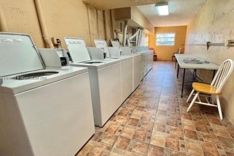 Copropriété à louer à Hialeah, Floride: 1 chambre, 54.16 m2 № 1971091 - photo 2