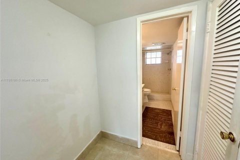 Condo in Hollywood, Florida, 3 bedrooms  № 1705344 - photo 20