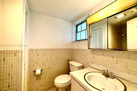 Condo in Hollywood, Florida, 3 bedrooms  № 1705344 - photo 23