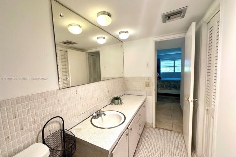 Condo in Hollywood, Florida, 3 bedrooms  № 1705344 - photo 17