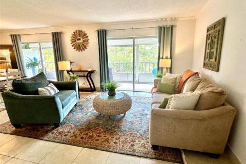 Condo in Hollywood, Florida, 3 bedrooms  № 1705344 - photo 9