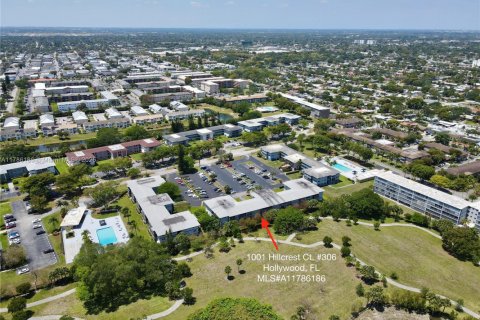 Condo in Hollywood, Florida, 3 bedrooms  № 1705344 - photo 2