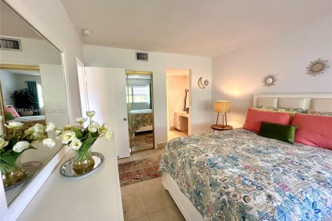 Condo in Hollywood, Florida, 3 bedrooms  № 1705344 - photo 14