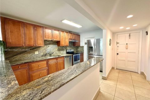 Condo in Hollywood, Florida, 3 bedrooms  № 1705344 - photo 4